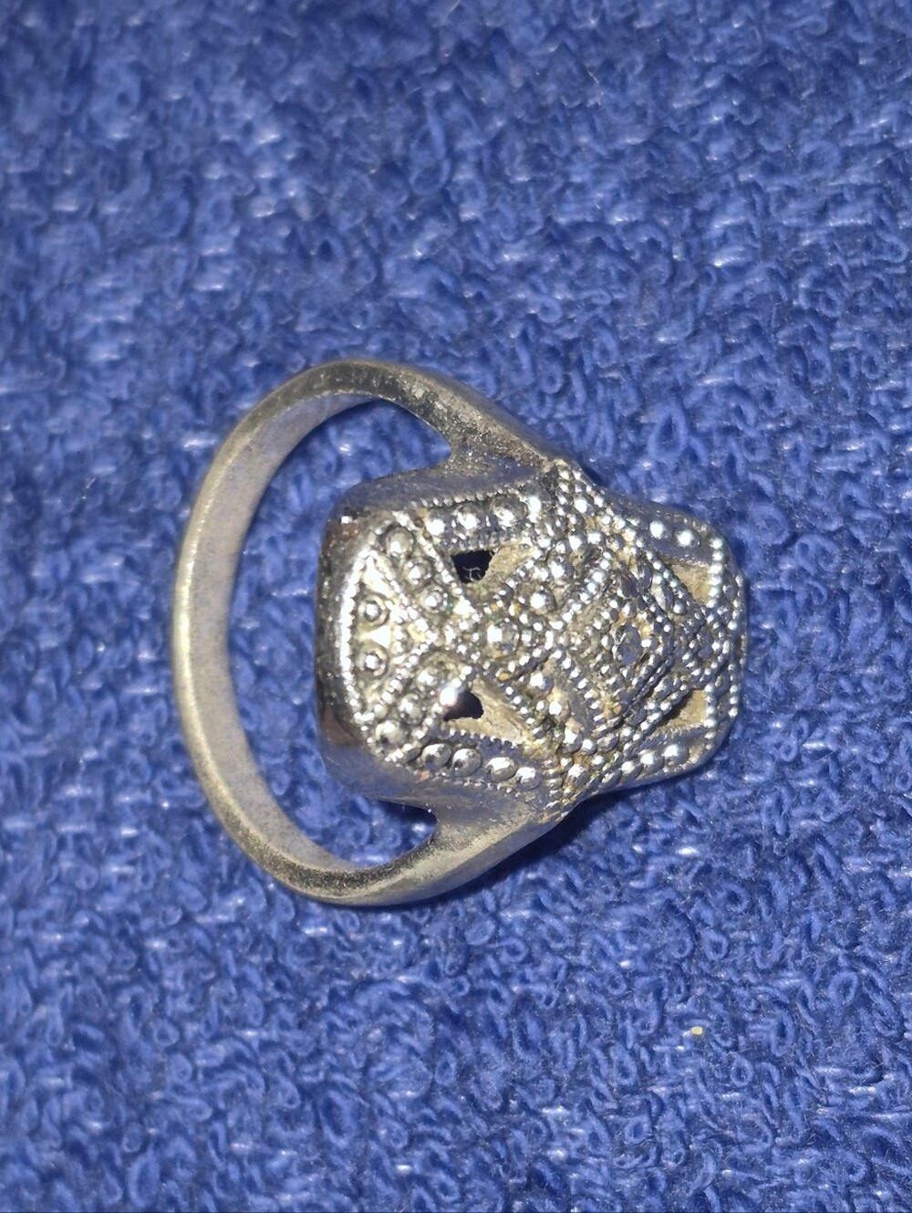 Costume Jewelry RING silver In Color